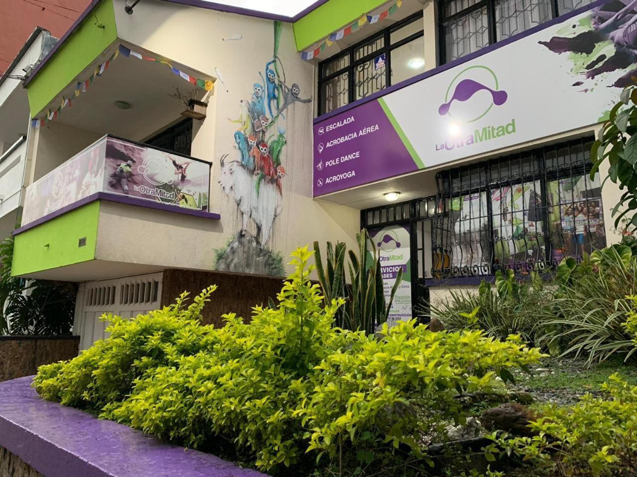 La Otra Mitad Hostel Armenia  Exteriör bild