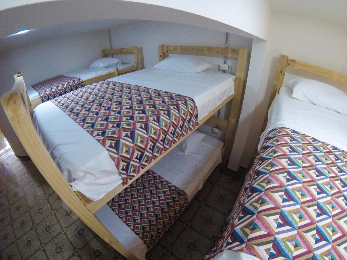 La Otra Mitad Hostel Armenia  Exteriör bild